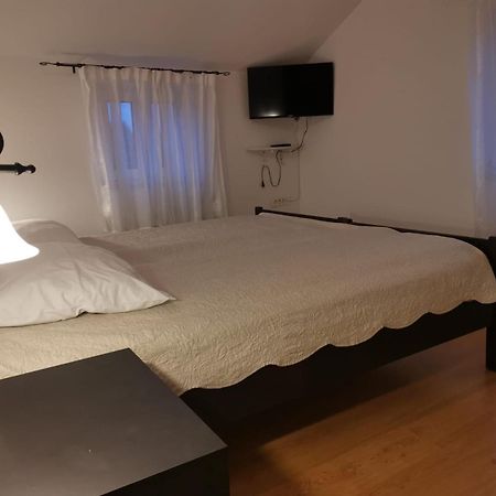Apartman Kornu Veli Losinj Exterior photo